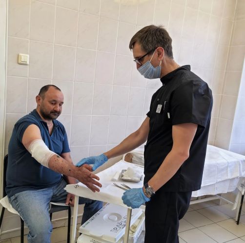 Выписали пациента, получившего ожоги после удара молнии